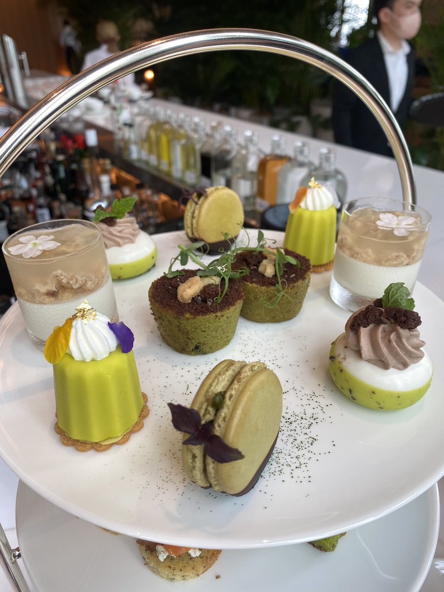 bankernoonesan's tweet image. 東京エディション虎ノ門にアフヌンしに来た☺️☕️🍰✨
ボタニカル空間が素敵🌿

#東京エディション虎ノ門