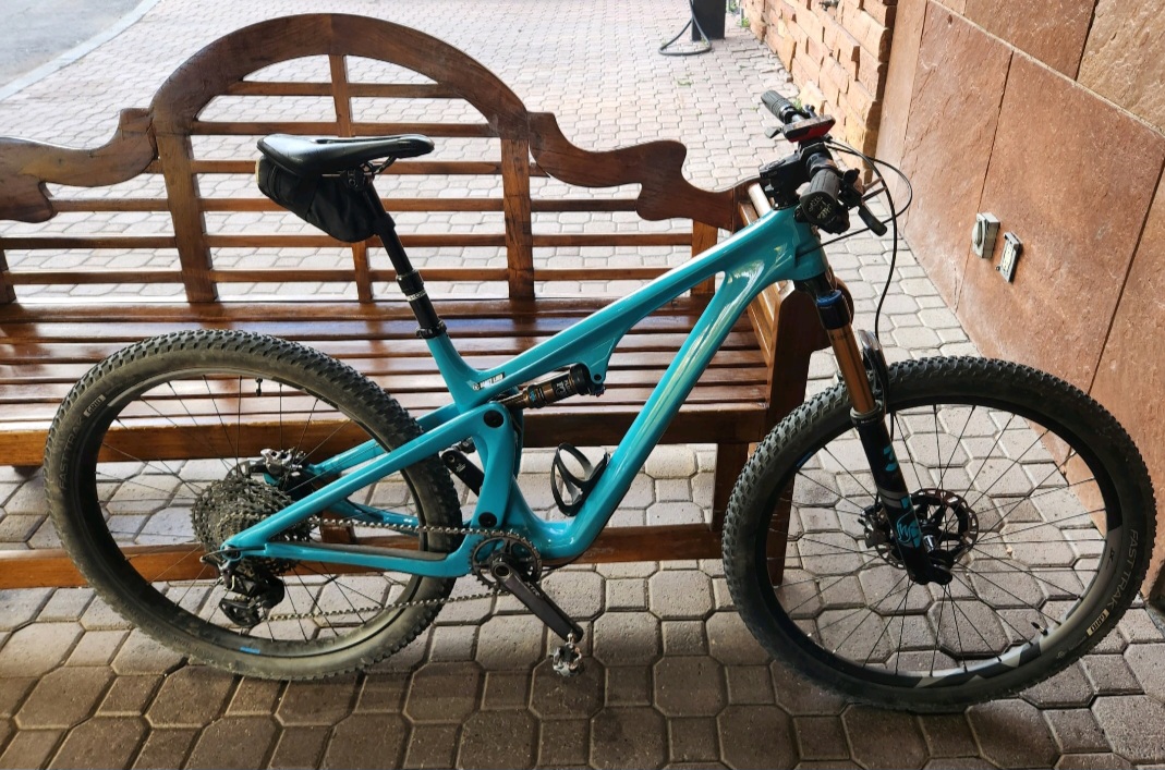 TheIcewagon's tweet photo. @broomfield Please PM me if you see my stolen bike burglary in Broomfield. It took me 5 years to save for. and the case is inactive. Missing tooth on rear cassette, custom matched stickers, 27.5 XT wheels and more. Custom and easily identified https://t.co/krnwQ7Kgpi