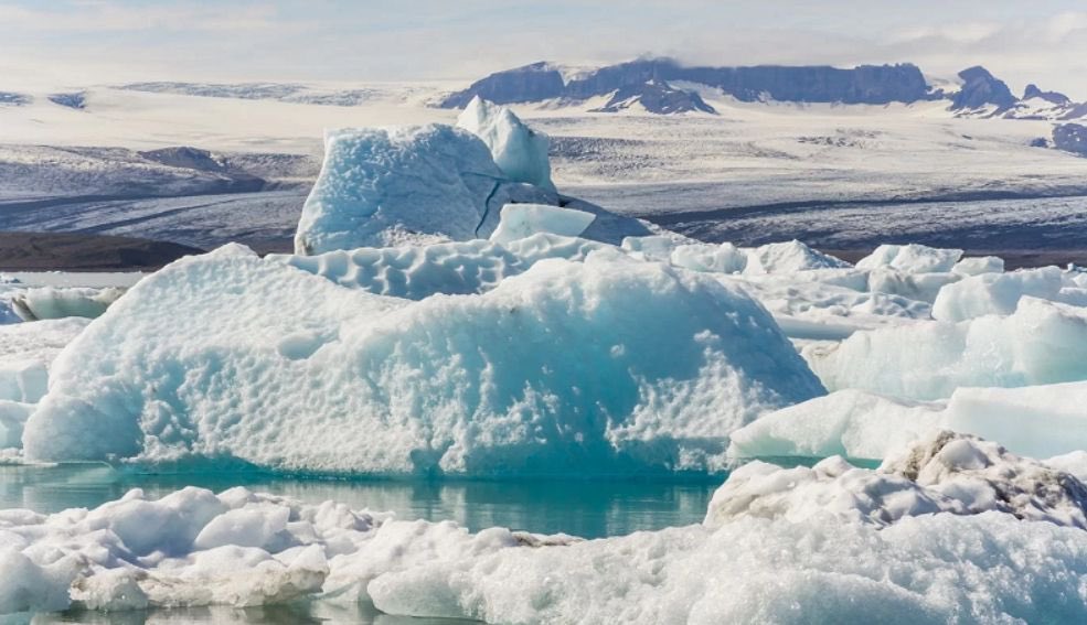 Fleur50559050's tweet photo. 661 gigatonnes de masse supplémentaire : La banquise de l’Antarctique continue de s’agrandir

Les scientifiques ont constaté que la plate-forme de glace autour de l'Antarctique a considérablement augmenté entre 2009 et 2019. Comme cela ne correspond pas au récit commun des fanatiques du climat, le grand public l'ignorera certainement

La plate-forme de glace est un pilier important pour les glaciers, et ces zones sont exposées à de grandes fluctuations naturelles. Les fanatiques du climat aiment choisir de gros effondrements dans la mer pour soutenir leurs théories, mais ignorent délibérément la croissance d'autres. Une approche très sélective qui ne se rapporte même pas la réalité.

Au total, 18 calottes glaciaires se sont retirées et 16 autres plus grandes auraient augmenté de superficie.

Divers volcans sont également susceptibles d'être l'une des raisons de la fonte des glaces dans la partie ouest de l'Antarctique.(...)

https://t.co/mvgum6vvAw

Via 👉 https://t.co/IBvpYq3ROZ