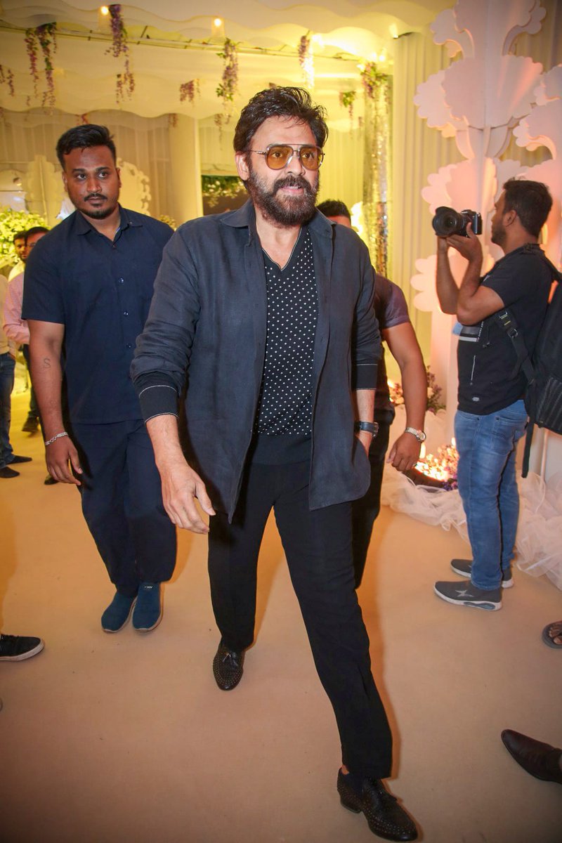 DeccanChronicle's tweet photo. Slaying it in black ❤🔥
The evergreen @venkymama attends the grand reception of @ImSharwanand in Hyderabad.
#SharwaRakshita #SharwanandReception https://t.co/mAt22z6md6