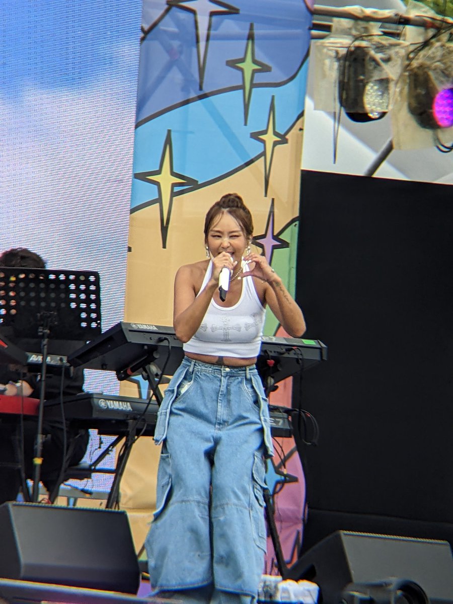 230610 Weverse con
She is so cool and so cute💋💗
#HYOLYN