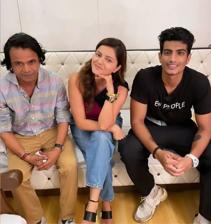 Maya_4989's tweet image. 1 year of #Ardh ❤😍
@RubiDilaik @Palash_Muchhal @rajpalofficial 

#RubinaDilaik || #Rubiholics