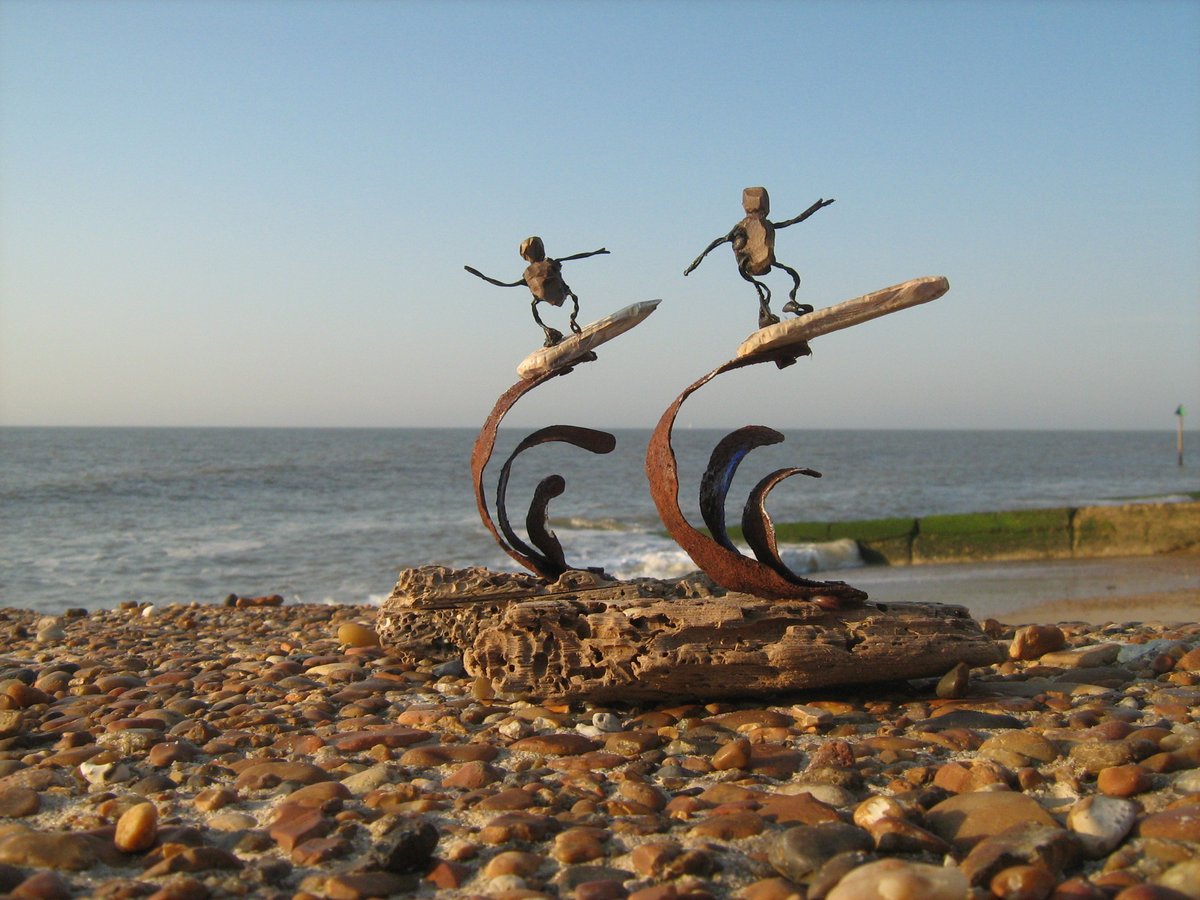 jonnyald's tweet photo. down at Felixstowe beach #feeders #sunsout #shinglebeach #driftwood #surfers #seametal #etsy #shop #ebay #projects #lifesgreat #suffolk #coast https://t.co/OvMEeA74BF