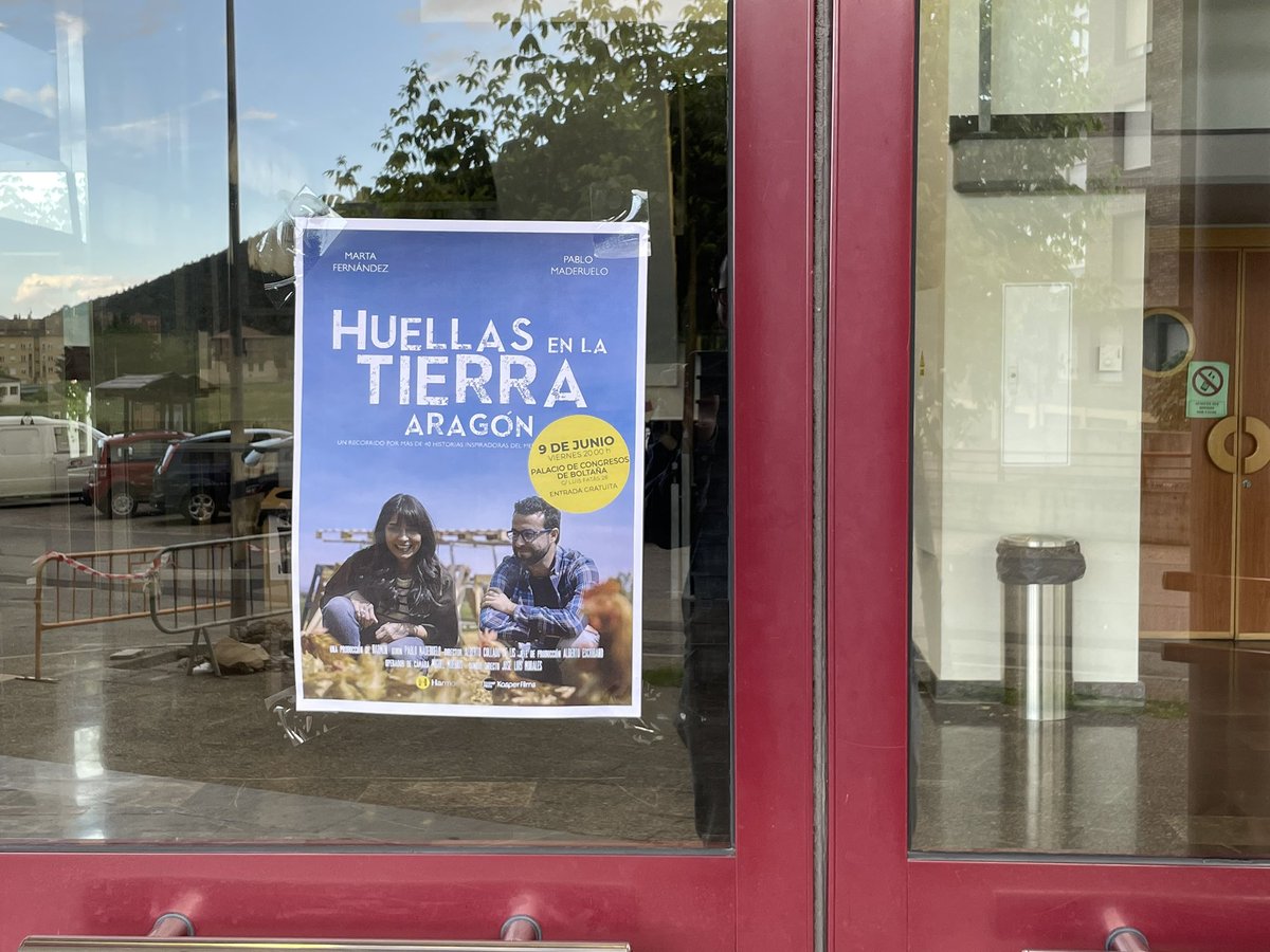 MaderueloPablo's tweet photo. Anoche estuvimos en Boltaña, Huesca, en el corazón del pirineo aragonés. Estrenamos el primer episodio de #HuellasEnLaTierra y tuvimos un interesante debate sobre la respuesta ante el cambio climático en la zona y el turismo sostenible. Gracias a quienes nos acompañaron. https://t.co/Eq99vfAqQQ