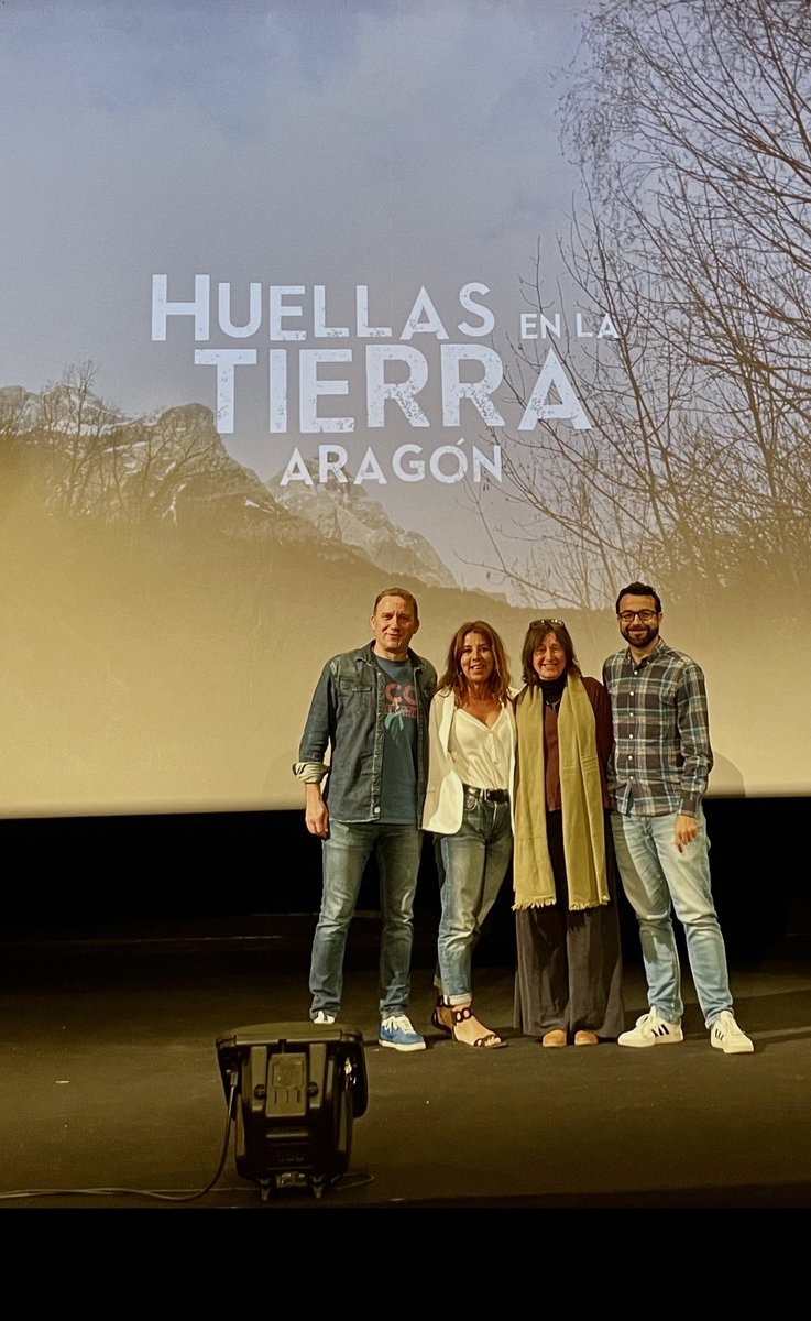 Anoche estuvimos en Boltaña, Huesca, en el corazón del pirineo aragonés. Estrenamos el primer episodio de #HuellasEnLaTierra y tuvimos un interesante debate sobre la respuesta ante el cambio climático en la zona y el turismo sostenible. Gracias a quienes nos acompañaron.