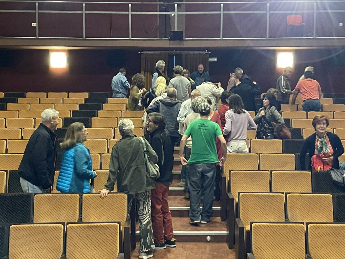 MaderueloPablo's tweet photo. Anoche estuvimos en Boltaña, Huesca, en el corazón del pirineo aragonés. Estrenamos el primer episodio de #HuellasEnLaTierra y tuvimos un interesante debate sobre la respuesta ante el cambio climático en la zona y el turismo sostenible. Gracias a quienes nos acompañaron. https://t.co/Eq99vfAqQQ