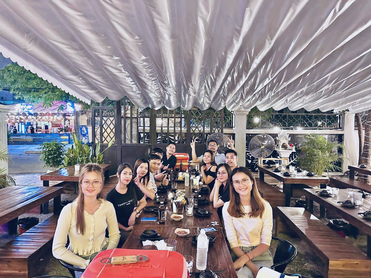 SolyforHong's tweet photo. Team “C H I L L” Time 🍻
#F4R
#CDRD
#MusicFunctionsPub https://t.co/ylLp8fHVgC