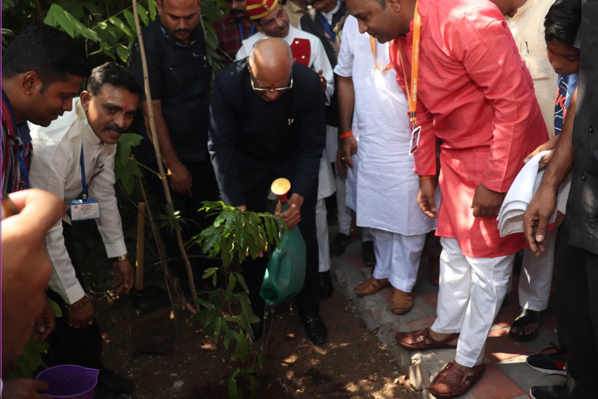 🌳🌱 Making the world greener, one tree at a time! 🌿✨ Honored to witness the remarkable participation of Hon'ble Governor of Maharashtra, Shri Ramesh Ji Bais, as he joins us for a tree plantation drive at Seva Vivek. 

@maha_governor 

#TreePlantation #GreenMaharashtra