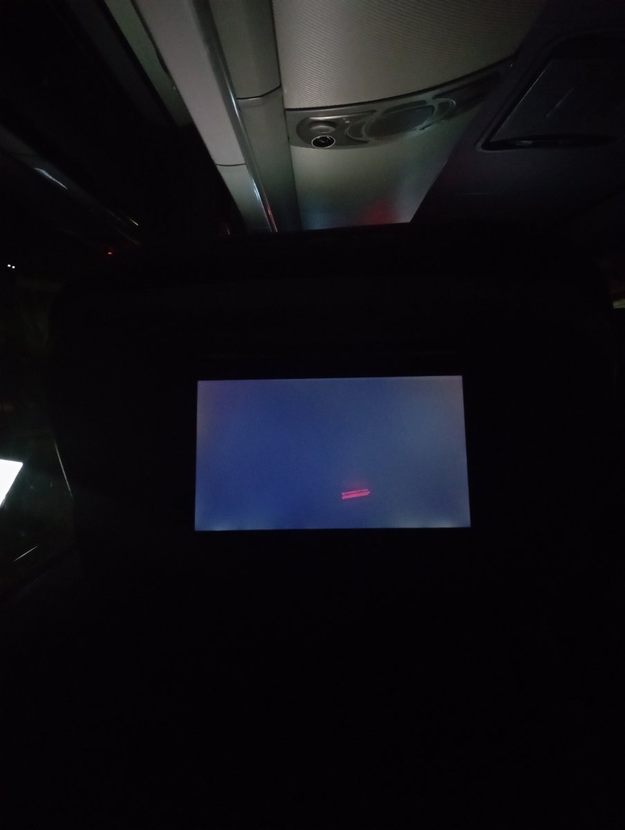 GauriTatsu's tweet photo. Que paso tío @ETNTURISTAR yo quería ver mi película y me tocó el asiento con la pantalla descompuesta. https://t.co/5lOThNnoKT