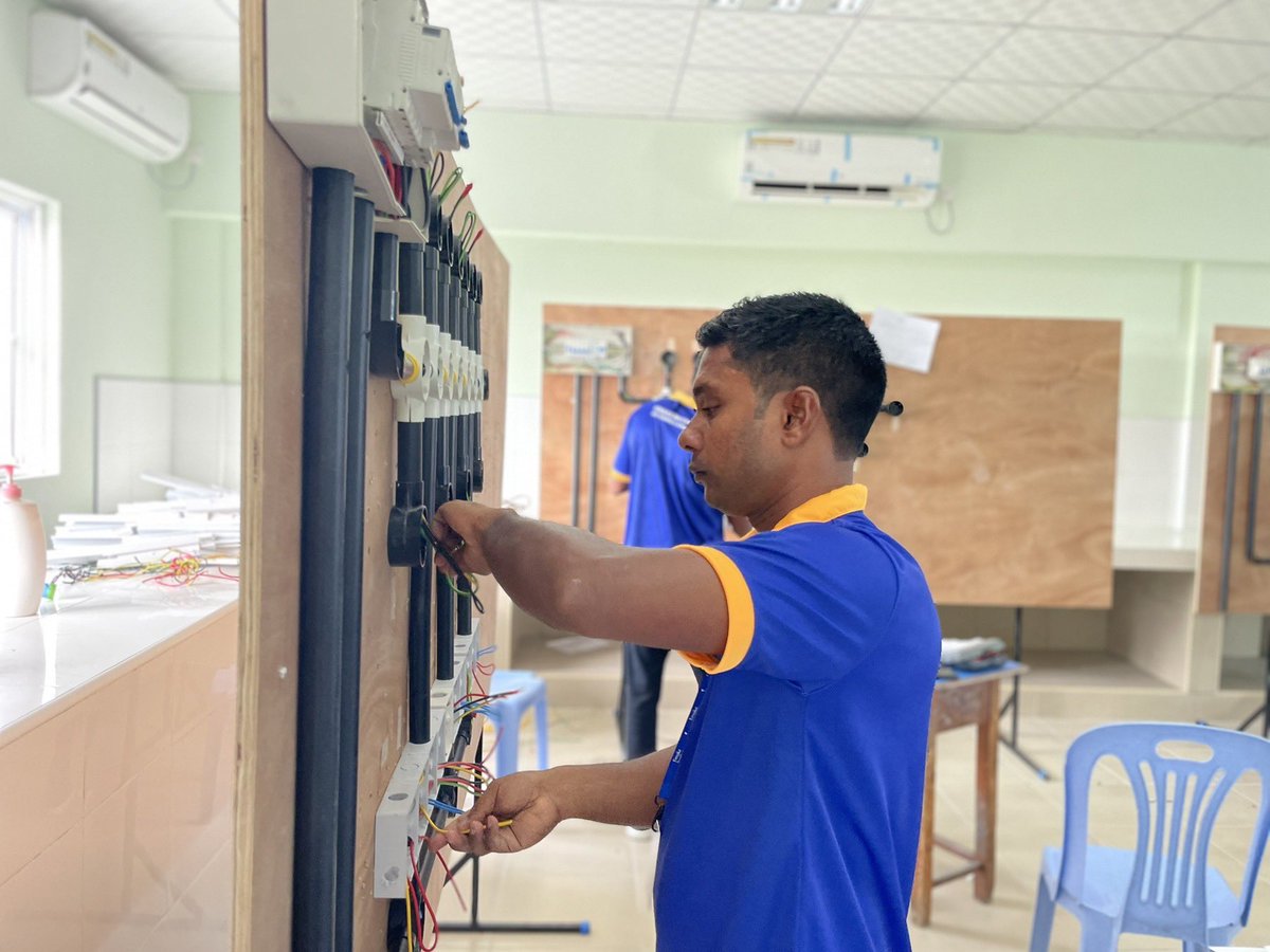 FenakaInstitute's tweet photo. Fenaka practical Assessment for National Certificate 3 in Electrical Installation and
Maintenance course batch 3 at Sh.Milandhoo - group 2
#fenakainstitute
#TeamFenaka https://t.co/sSaFGLAaxH