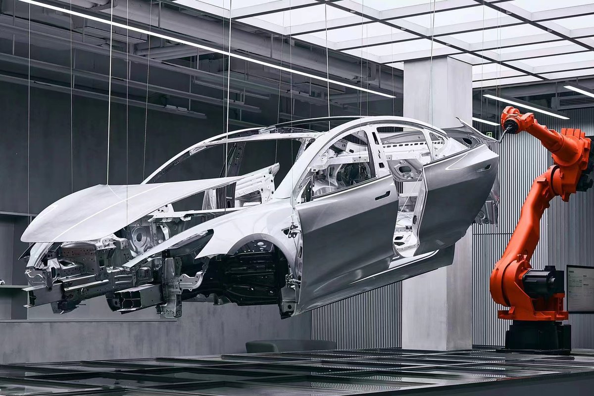 SawyerMerritt's tweet photo. NEWS: @Tesla has opened its first "Giga Laboratory" experience center in Chengdu, China. People can walk in and experience the magic of "building a car in 45 seconds"

More photos in thread. https://t.co/QuX3wFA08z