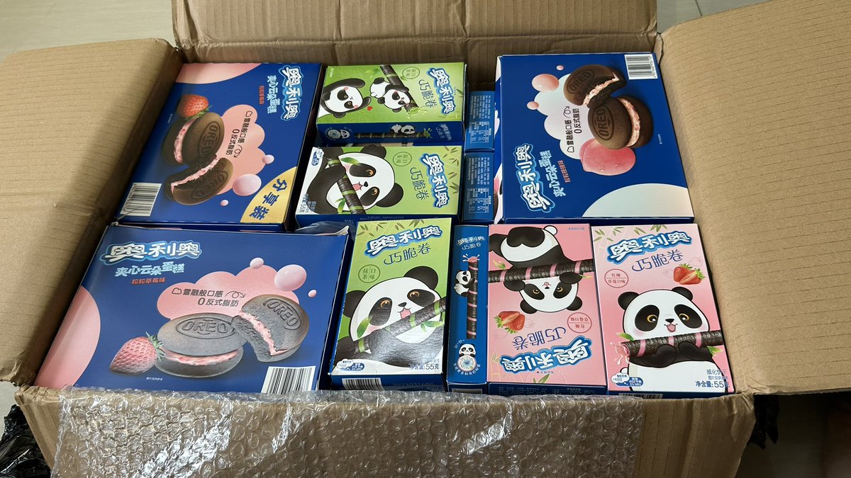 StephNg10's tweet photo. Shipment arrived 🌹 #XiaoZhan #XiaozhanxOreo #XiaozhanxTasogare #XiaozhanxYida https://t.co/1pkYnv6o2z