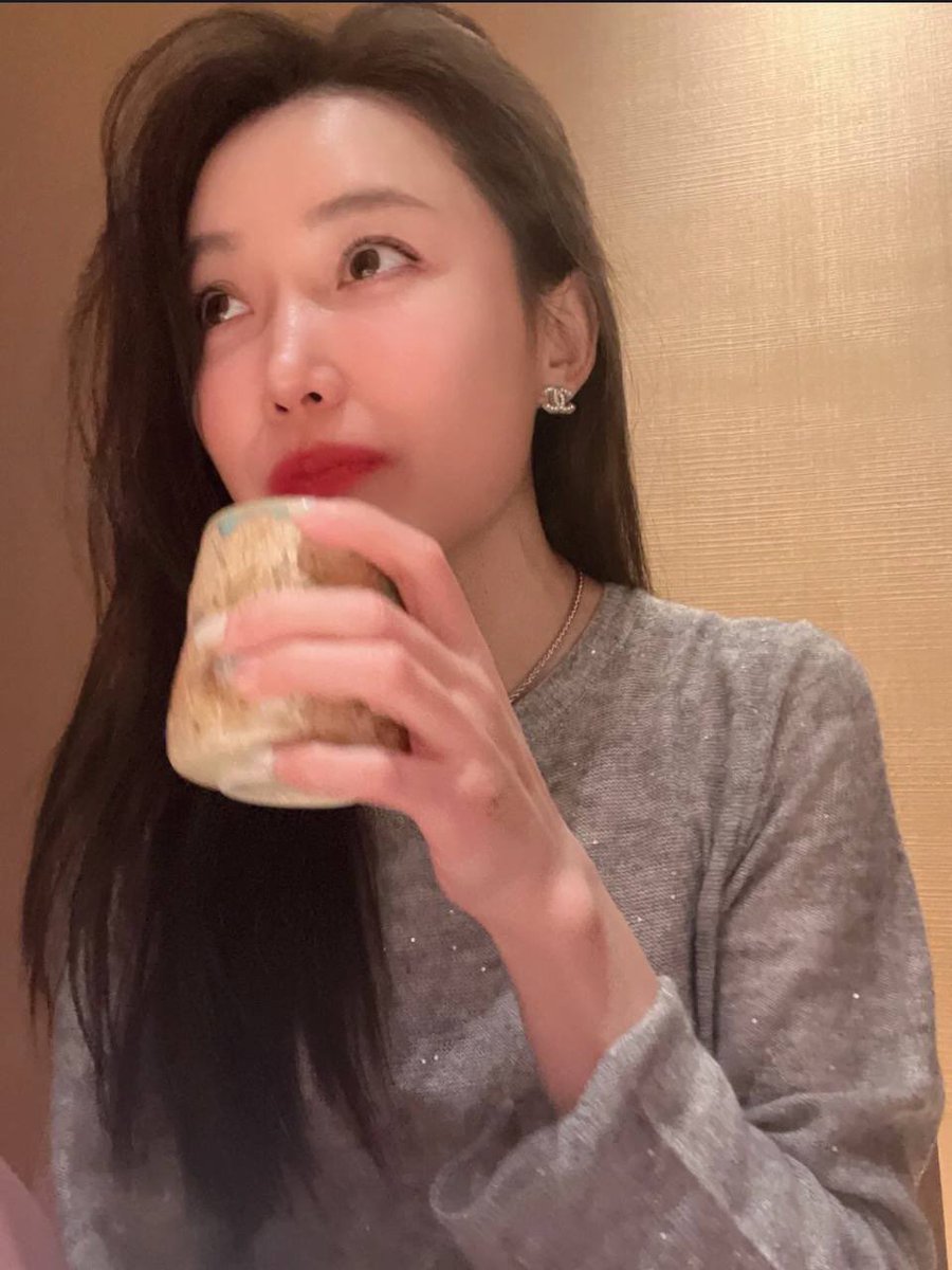 KirkDonne2's tweet photo. 不是所有人都喜欢你真实的样子，偶尔虚伪一下还是很有必要的，毕竟在当今这个社会，我们混得都不容易。
#每日心情 https://t.co/dgSi5LzWT2