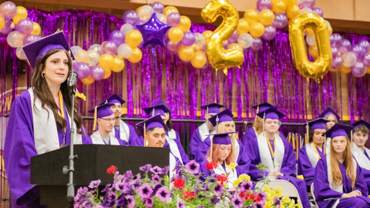 ivanderstoep's tweet photo. It was awesome watching Onalaska High School's 100th graduating class of seniors tonight. Check out more photos at https://t.co/J55VILBRfV https://t.co/HZNOME1ejF
