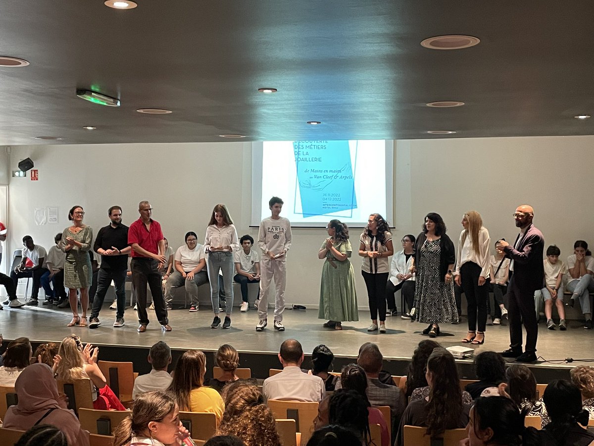 Un grand merci aux enseignants du collège qui se sont pleinement investis dans ce projet et à <a href="/vancleefarpels/">Van Cleef & Arpels</a> 🙏 #parcoursavenir #decouvertedesmetiers #pedagogiedudetour