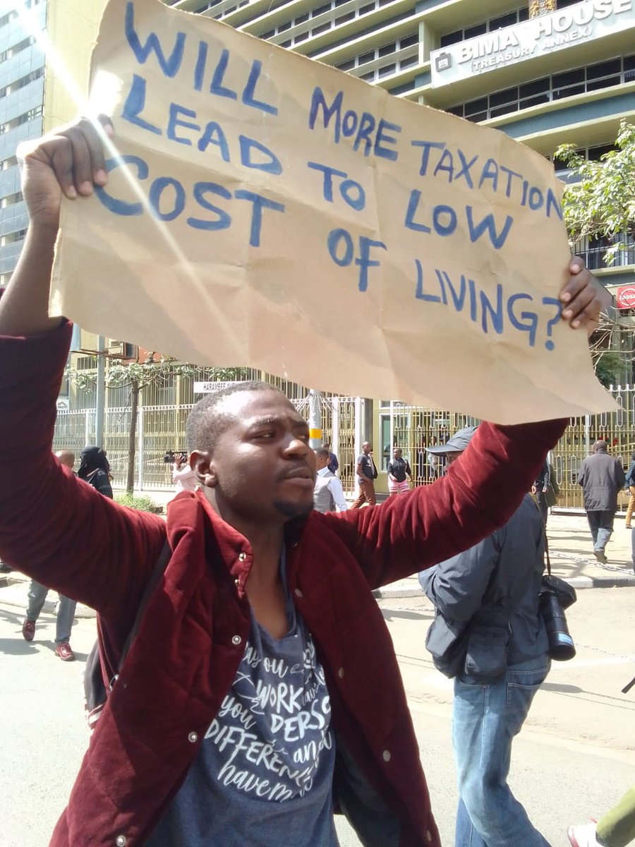 Unbowed_Voice's tweet image. Every Kenyan citizen has the right to protest, let us practice that right freely without being harassed by the police force 
@DefendersKE @InteriorKE @StateHouseKenya @HakiKNCHR @NGECKenya @HakiAfrica 
#FreeToProtest