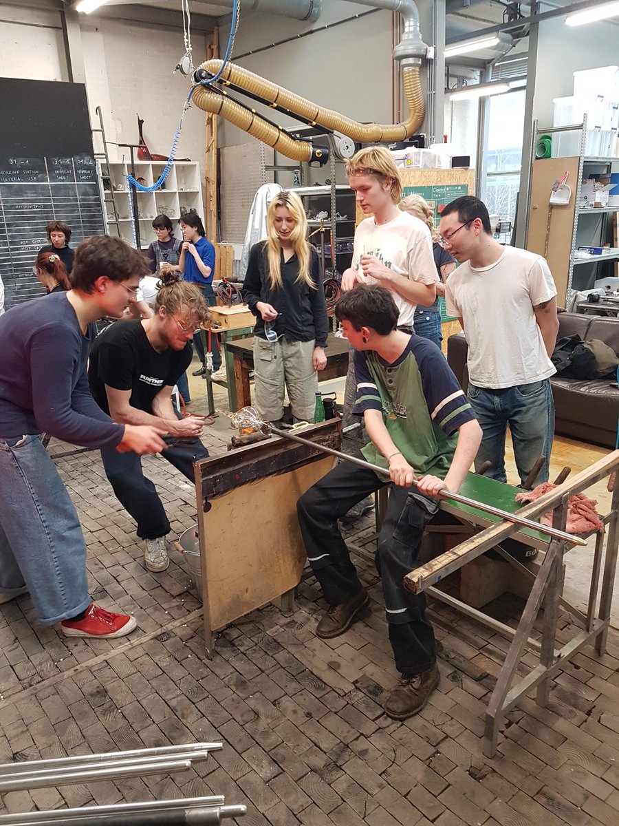 glasmuseum's tweet photo. Over een week is het zover: het zomerevenement van de studenten van de Gerrit Rietveld Kunstacademie bij ons in de glasblazerij en het museum. Kom je ook? 🎉
Meld je gratis aan via deze link: https://t.co/3Qe0Rz2kSv
#glasmuseum #glasblazerij #leerdam #activiteit https://t.co/emxDaeIxtq