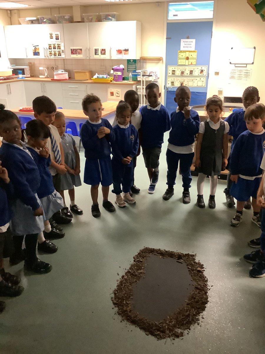 AlderclassEYFS2's tweet photo. This week a hole in the ground appeared in our class! We didn’t go too close, but we did use our communication skills with our friends to discuss what we thought might be down the hole 👀 
What do you think? 🤔 https://t.co/CLKy68LSr0