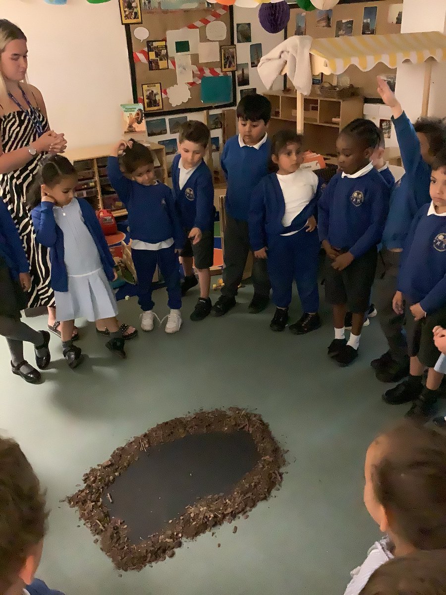 AlderclassEYFS2's tweet photo. This week a hole in the ground appeared in our class! We didn’t go too close, but we did use our communication skills with our friends to discuss what we thought might be down the hole 👀 
What do you think? 🤔 https://t.co/CLKy68LSr0