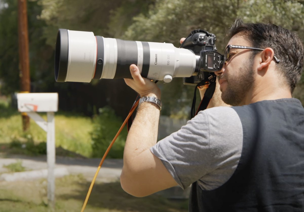 Canon USA: “High-Fashion #Photography” with Roberto Valenzuela On the RF 100-300mm F2.8 L IS USM #Lens bit.ly/42y3Pj9
