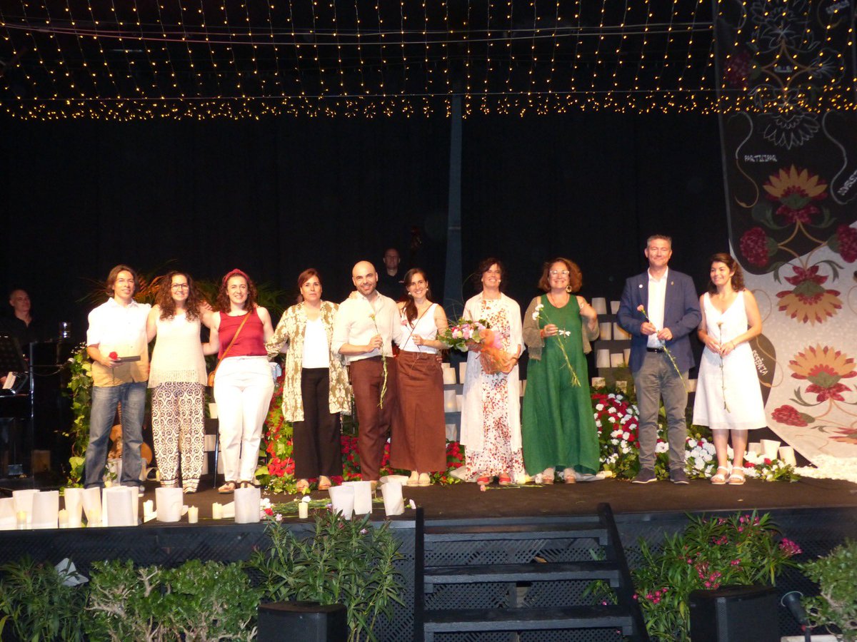 El Pregó del Clavell, declamat per la Pregonera del Corpus 2023, Mireia Rossell i Pascual <a href="/Mireiarossellp/">Mireia Rossell</a> va inaugurar ahir la 83a Exposició Nacional de Clavells als jardins de <a href="/elretirositges/">Societat Recreativa El Retiro</a> 

📸 Podeu veure més fotografies aquí 👉🏻flickr.com/photos/1022615…

#CorpusSitges23