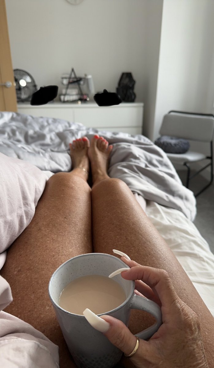 Good morning you lovely lot❤️well earned cuppa in bed(yes I like it milky) have a great Saturday much love from me as always ☕️👋🏻❤️🥰