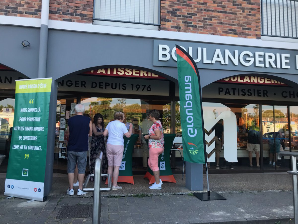 GroupamaFd51's tweet photo. Aujourd'hui la #CaisseLocale @GroupamaNordEst de #Gueux offre la baguette de pain aux clients de la boulangerie de #Muizon. Merci aux administrateurs et à l'équipe commerciale #mutualisme https://t.co/dY5XNE8zyd