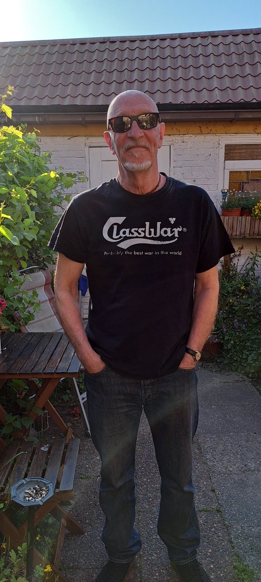KarthausB's tweet photo. @radowitzky57 Hi Ian  guess what a scottish friend is wearing ?  ❤️❤️ https://t.co/xCrXsJtV90