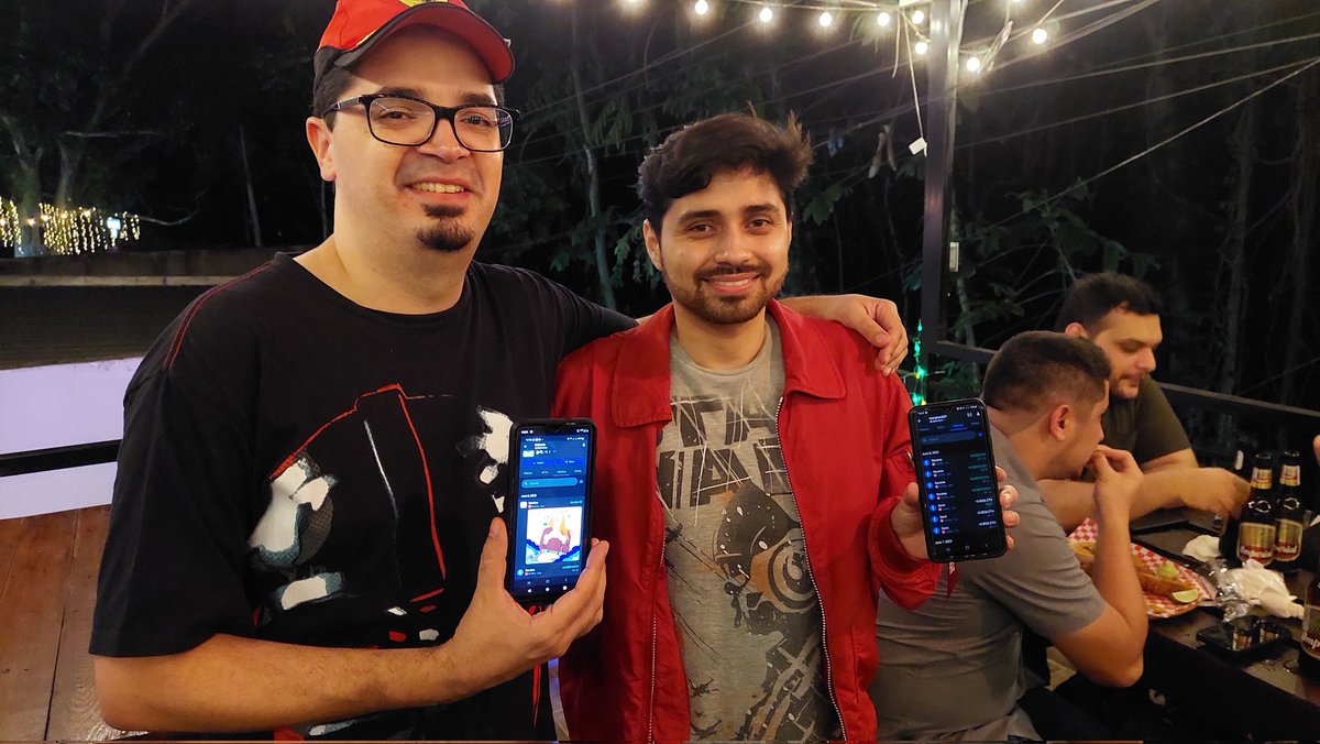 EthereumSPS's tweet photo. 2/4 👏 a los dos suertudos aleatorios ganadores en #RandomnessCeremony @robertcartoons acreedor del flamante #NFT de la brillante artista @ahhsun_ y castigo de invitar una 🍺 al suertudo ganador del pot de 0.022 #ETH tokens, el buen amigo @morghan831 🥳 https://t.co/a14ZleI8RY
