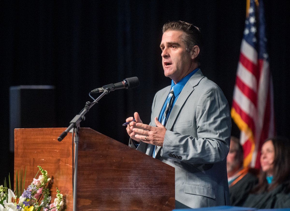 Gallery from yesterday's <a href="/SHSBlazers/">Spotswood Blazer</a> graduation is up: dnronline.com/photo/spotswoo…