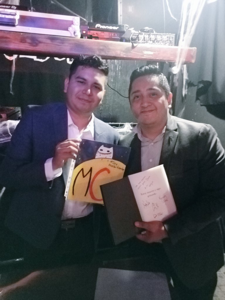 kikitamr's tweet photo. Fue un placer estar con ustedes @Emmanuel_Night @KevinMaskedMan, gracias por todo, espero les guste el regalitos de Dana, ella amó el suyo, los amamos, les deseamos lo mejor con este bello libro💙💙💙 https://t.co/E3H2l0rQSc