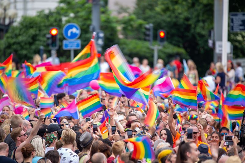 I dag går VGR i Pride Parade - häng på!

Paraden startar kl. 13.00 vid Gibraltarvallen och avslutas i Pride Park, Bältesspännarparken.

Vi finns även på plats i Pride Park: här hittar du  Regionhälsans Ungdomsmottagning och SRHR-bussen.

Läs mer:  westpride.se