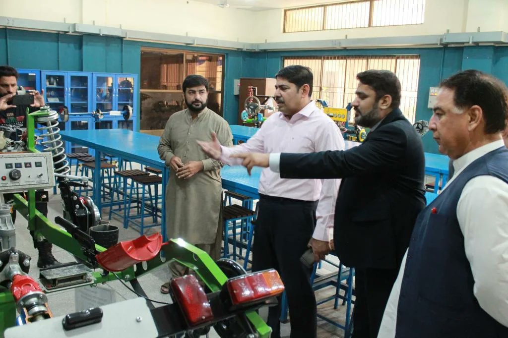TEVTANORTH's tweet photo. Worthy Secretary Industries, Mr. Ehsan Bhutta along with Regional Director North, Engr. Muhammad Usman Ali visited the ongoing classes of Summer Skill Camp at GCT RAWALPINDI on 10.06.2023.
Worthy Secretary Industries admired the administration and outlook of the college. https://t.co/RyDx2BqhJT