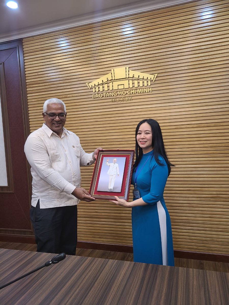 Hoy iniciamos visita de trabajo a Vietnam por invitación del Ministro de Justicia Le Thanh Long con el objetivo de profundizar en la colaboración de nuestros Ministerios. Es un honor visitar al Mausoleo y al Museo de Ho Chi Minh: es gloriosa la historia de este pueblo hermano.