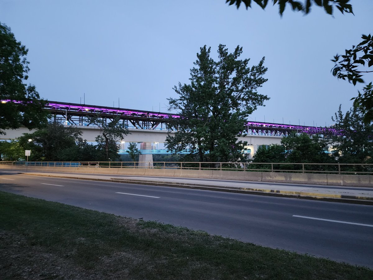 hsheroesca's tweet photo. HS Heroes team reunion in Edmonton
We're so excited about the High Level Bridge illuminating purple for HS Awareness Week 💜 
#illuminate4hs #HSHeroes #hsawarenessweek2023 #hsawareness #HidradenitisSuppurativa https://t.co/ybGzsyobkf
