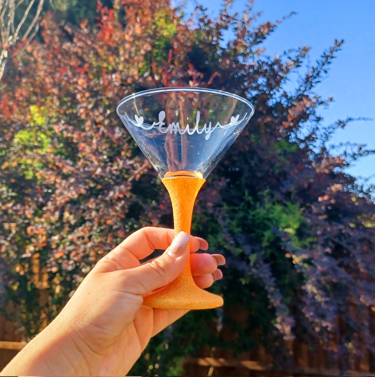 These gorgeous etched #Martini glasses look absolutely fabulous in the sunshine and make the perfect glass to hold your summer cocktail #summerdrinks

etsy.com/uk/shop/Handma…

@smallbizshoutUK @UKGiftHour @UKGiftHourPower @Woman_InBizHour @wow_handmade @Telltwit1 @coolasleicester