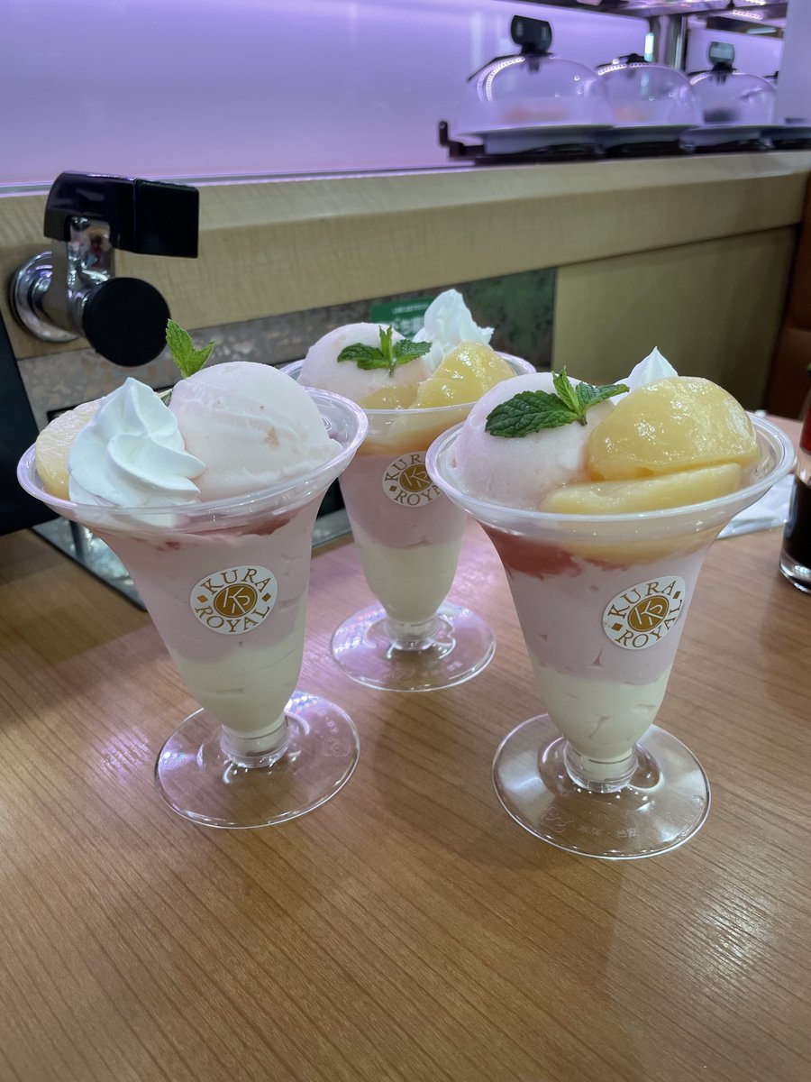 needssee's tweet photo. 納車しました！
稲毛納車なので、有明のパフェが食べれず、代わりにくら寿司のパフェで乾杯！

テスラー先輩方、よろしくお願いいたします！
オートパイロット・・・私の運転より上手かった。
#Tesla #テスラ #納車 https://t.co/XsuUfLNHAQ