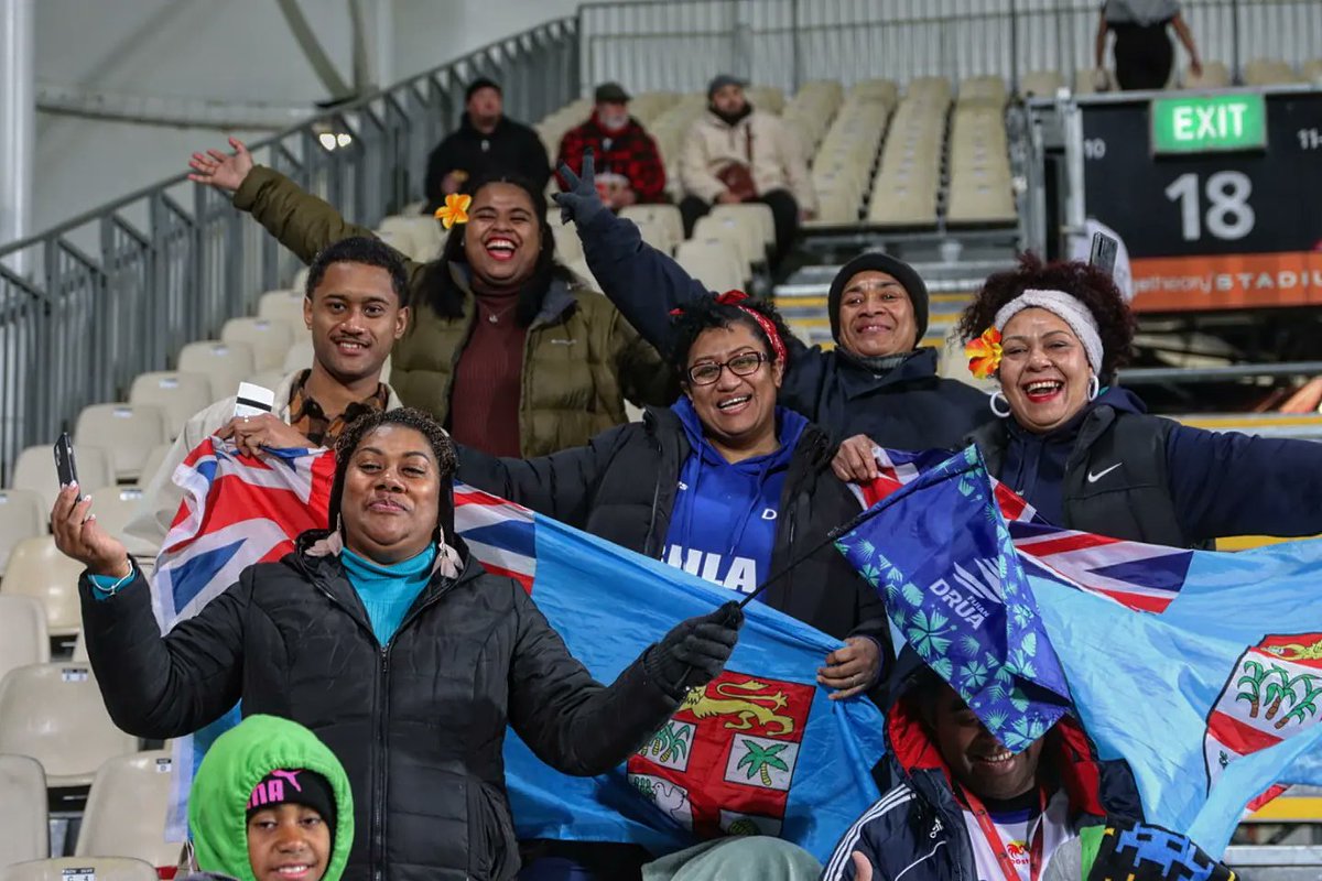 Fijian_Drua's tweet photo. Our 16th man never disappoint🫳🏿 

Let's roar with our boys 🙌🏿

#TosoDrua #PacificAusSports https://t.co/avpR6KnXJd