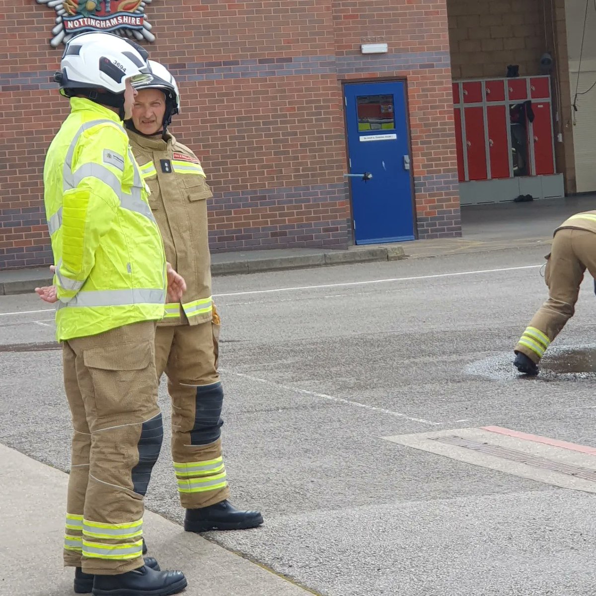 NFRS_Training's tweet photo. WT01/23's week concludes with some final composites to sharpen up fireground skills before 3weeks of BA!🔥

They worked hard under the eagle eyes of our very own Chief Fire Officer who was reminiscing about his time on the drill ground rolling hose!

It all starts here 👇🏽 https://t.co/gNnGKkiJIp