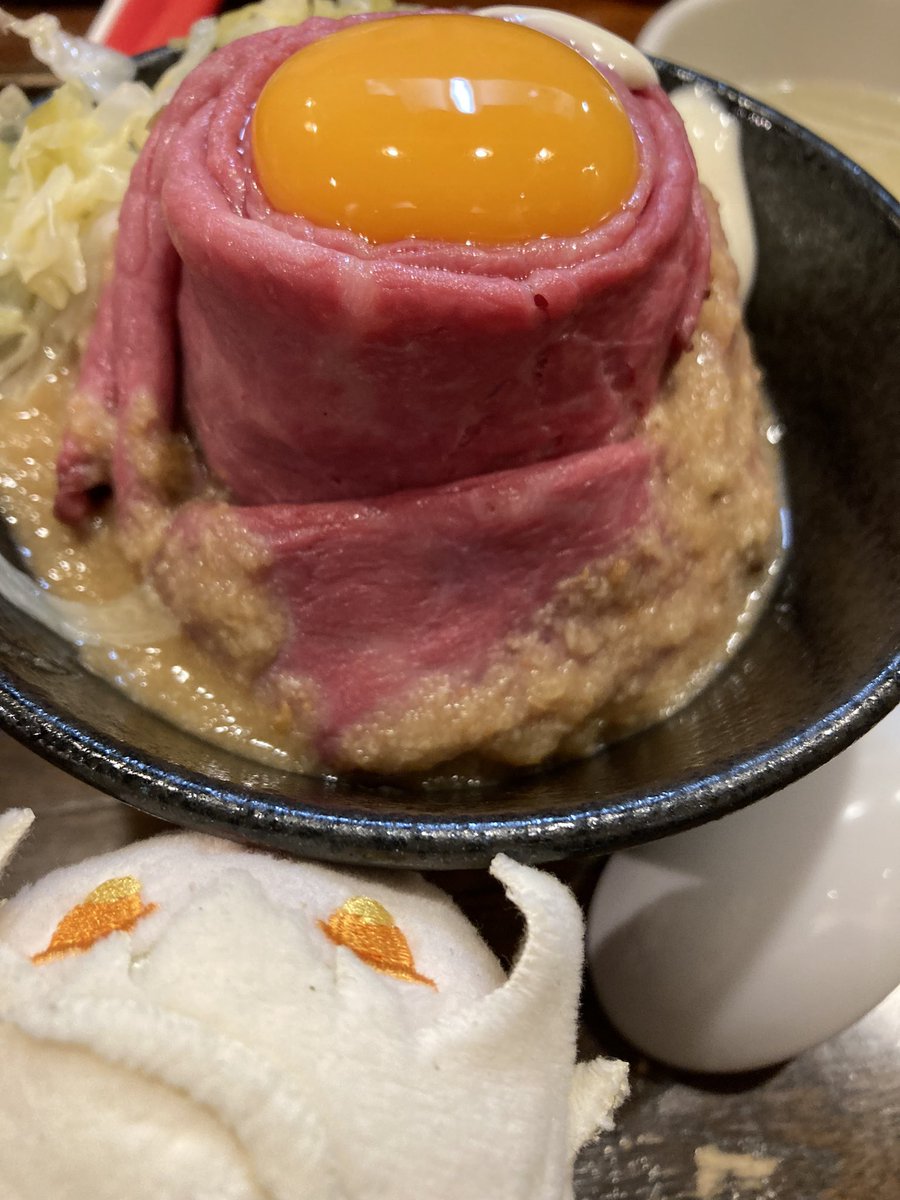 akabang's tweet photo. 着丼
#ローストビーフの日 
今日はラーメンじゃなくてローストビーフ丼 https://t.co/dnKCTRzRYX