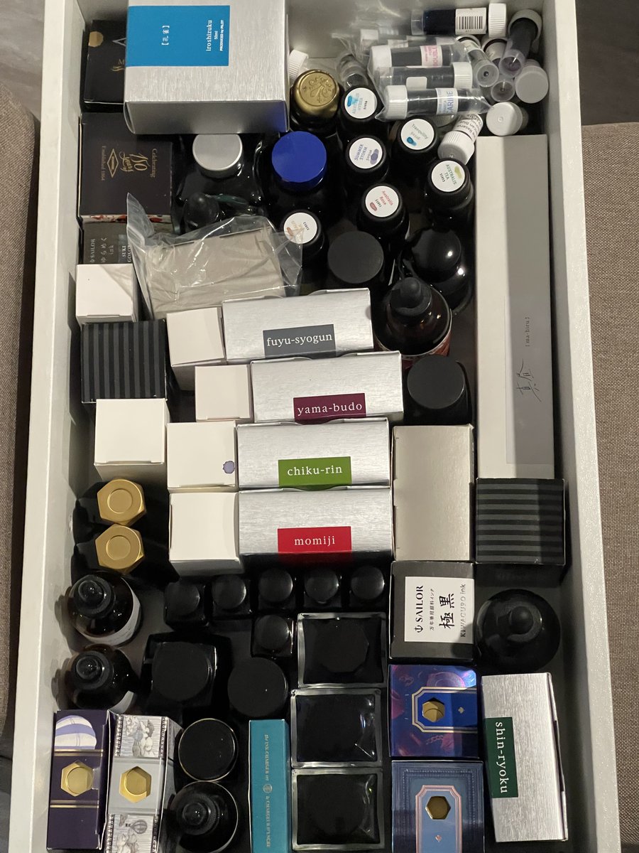 sleepyFluffer's tweet photo. I have too many inks... https://t.co/AcFIvFC9N2