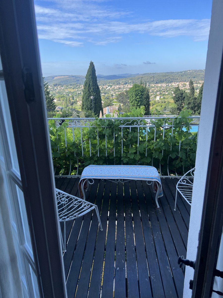 clivewaller's tweet photo. Hotel view https://t.co/L0G0Y5x8vy