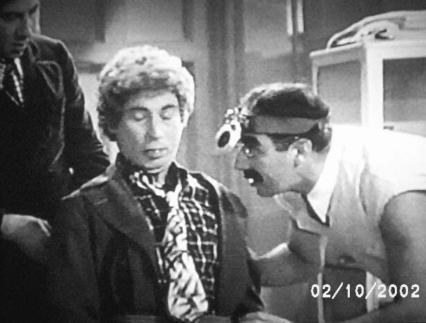 'Now, there's a man with an open mind. You can feel the breeze from here.' #GrouchoMarx #HarpoMarx #ADayAtTheRaces 1937