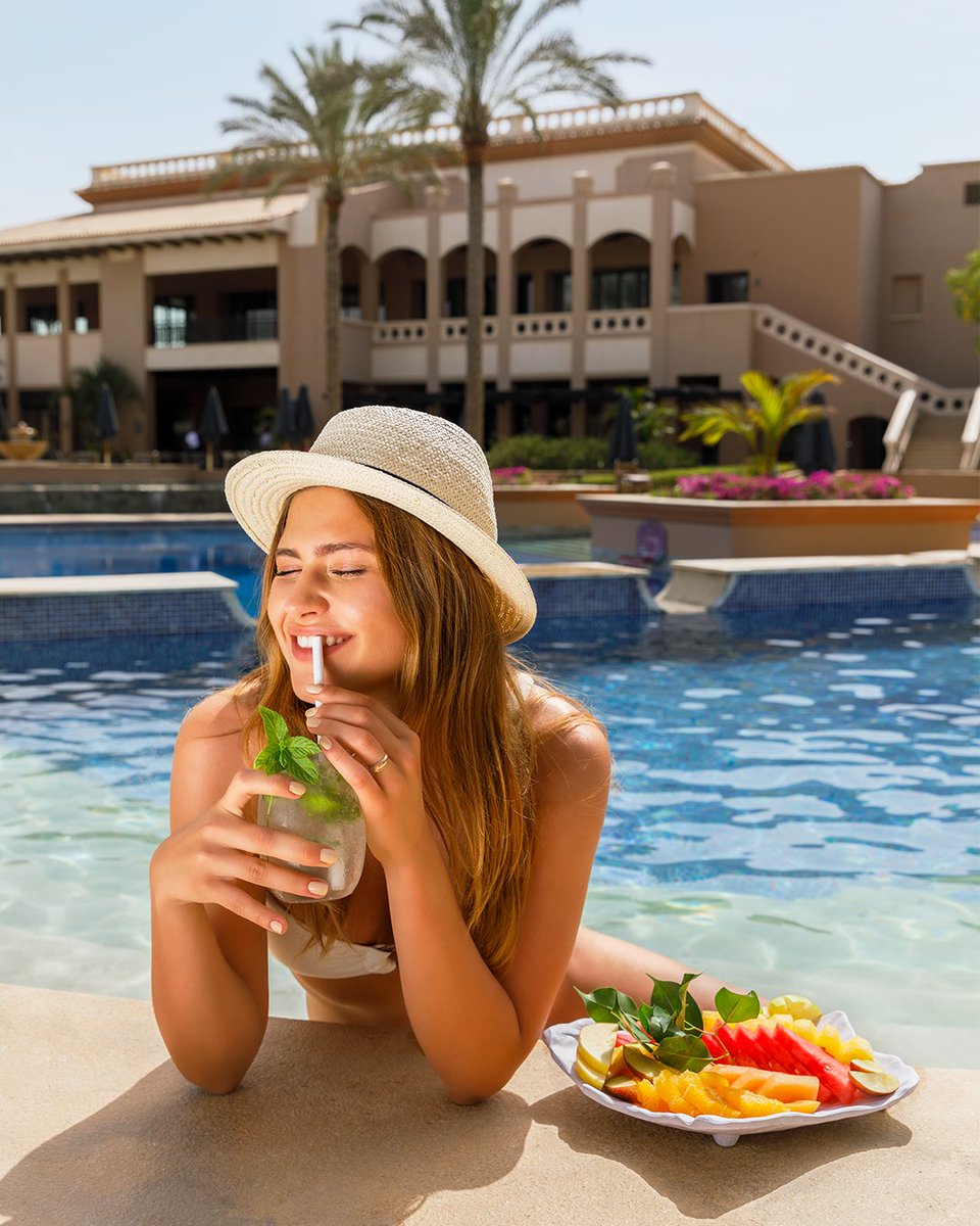 westincairo's tweet photo. Cool off with a refreshing cocktail and chill by the pool.

For staying with us, please contact us on +202 23228000 or email us on reservations.04091@westin.com

#TheWestinCairo #MarriottBonvoy #BeWell #SleepWell #MarriottIntlMEA https://t.co/rzXI4PtNdV