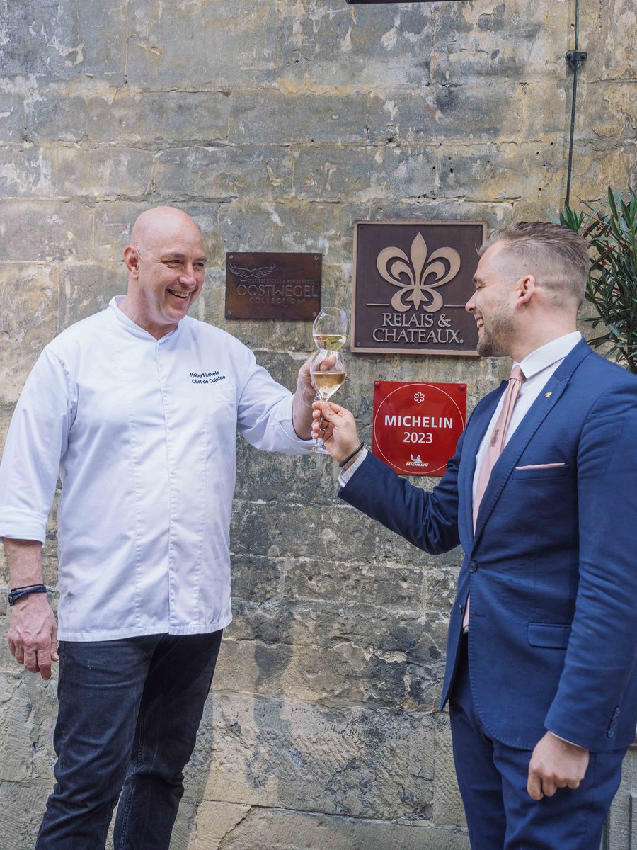 Definitely the nicest deliveries we received last week! 

We received a double dose of joy last week, as both our @MICHELINgidsBNL star plaque for Restaurant Château Neercanne and our Bib-gourmand for L'Auberge de Neercanne were handed over.