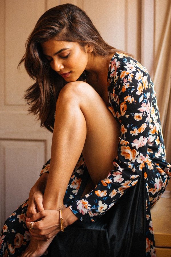 FyPjglAaEAIJvvs?format=jpg&name=900x900