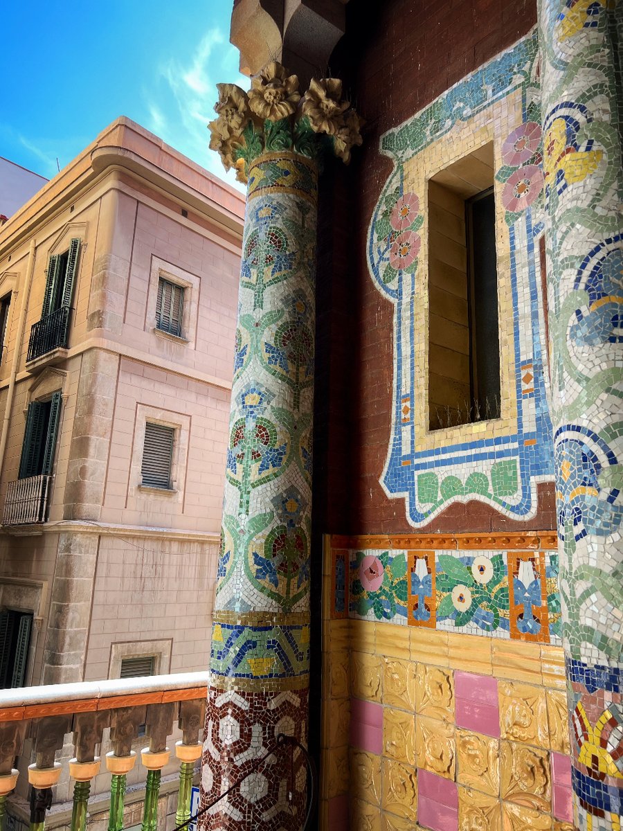 🎉 Celebrem la creativitat, l’originalitat i l’empenta d’aquells que van desafiar les normes establertes en l’art i van apostar per una nova manera de fer, per un nou estil: el #Modernisme. 

📆 Avui, Dia Mundial del Modernisme, retem homenatge a aquest gran llegat artístic.