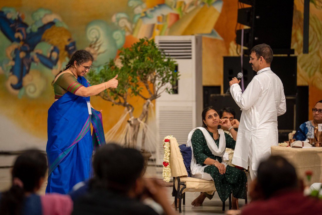 kamallala8's tweet image. Vasanthi Srinivasan, IIM Bangalore: 

&quot;Entrepreneurs, Leaders &amp;amp; Managers 
Communicate—till the last person understands. Culture does not happen in offices or in Excel sheets, but in the process of Communication, Socialization, Coaching and Role-modelling.&quot;
#humanisnotaresource