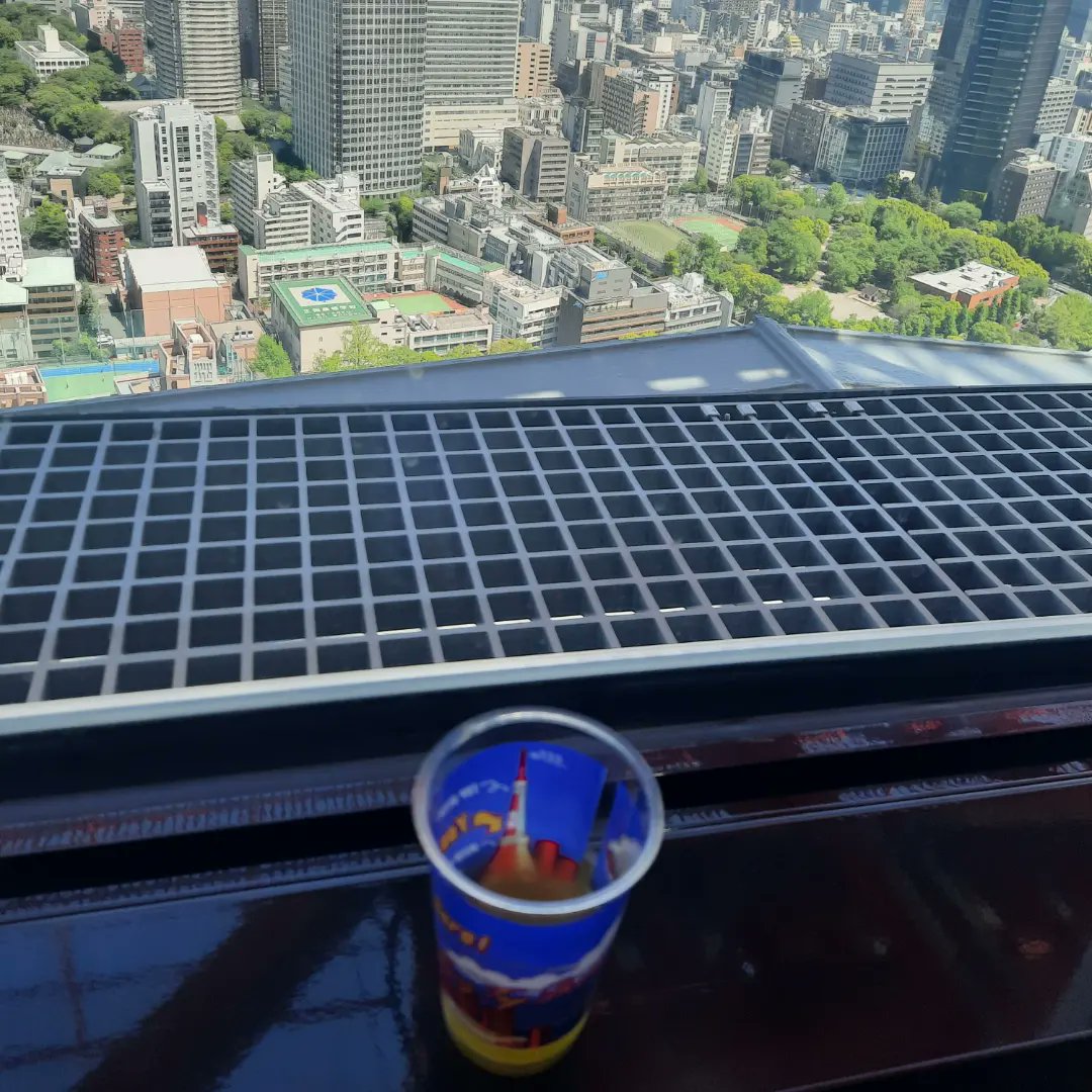 teaserette's tweet image. As Alice put it: &quot;This used to be Sakura&quot; 😊🌸
Pretty pretty pictures from #tokyotower 🗼
#Japan #Japanguide #Japantrip