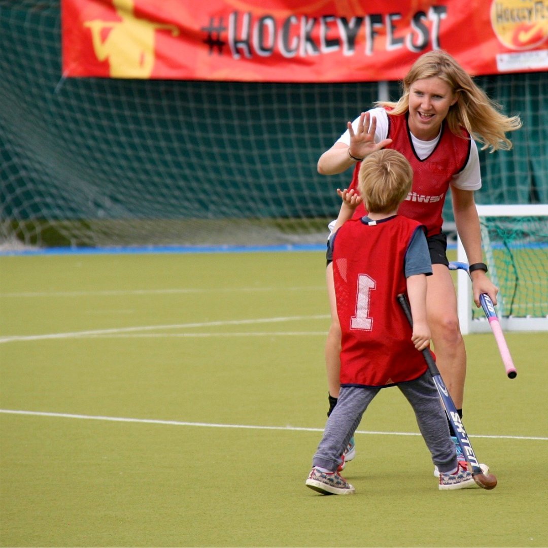 EnglandHockey's tweet image. 📣 On-pitch coaching courses are live! 

📍 8 blended courses across England 
📅 1 JUL - 13 AUG
👋🏼 2 face-to-face modules
🏑 Open to 16+ &amp;amp; all coaching levels

Sessional Courses ➡️ bit.ly/3WZPM4F
Coaching Courses ➡️ bit.ly/3Nl7egQ
#HockeyCoaching